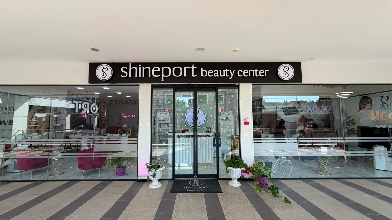 Shineport Beauty Center — TuzlaPort AVM girişi